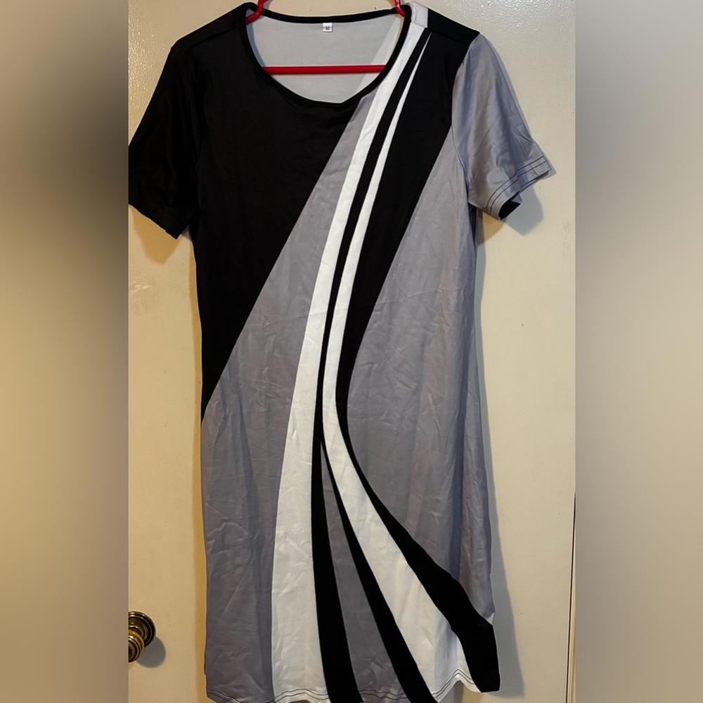 NEW! Black, White & Gray Abstract Stripe Dress – Size 6 Medium – NWT